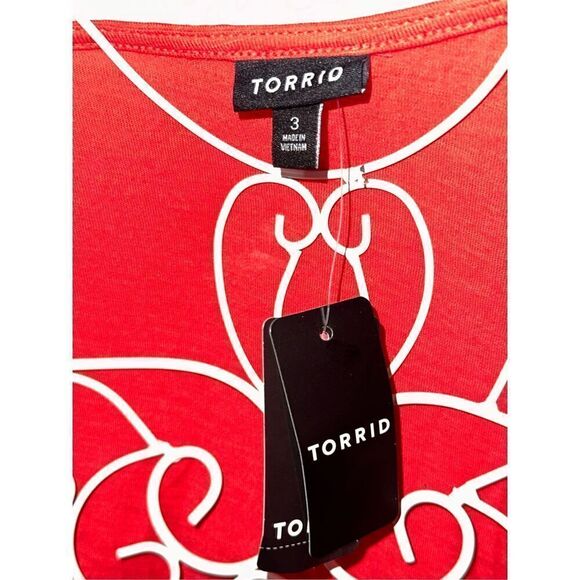 NEW WITH TAGS TORRID Beautiful Cotton Modal Slub Scoop Neck Eyelet Sleeve Inset - Picture 9 of 10